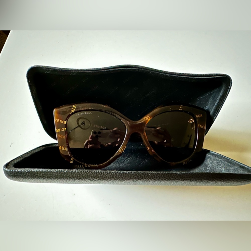 Balenciaga authentic sunglasses - Picture 4 of 9